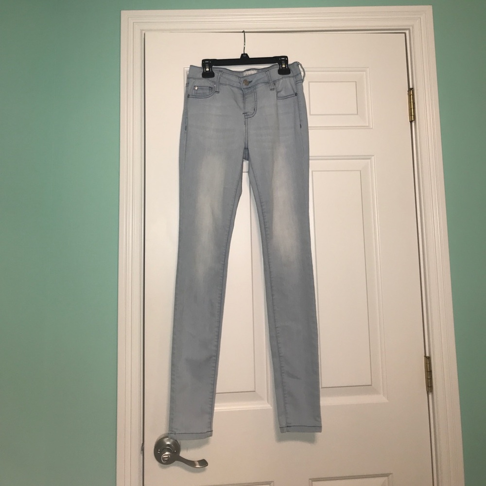 Light washed skinny jeans